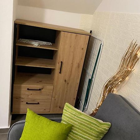 Studio Apartma Sara Apartment ไพราน ภายนอก รูปภาพ