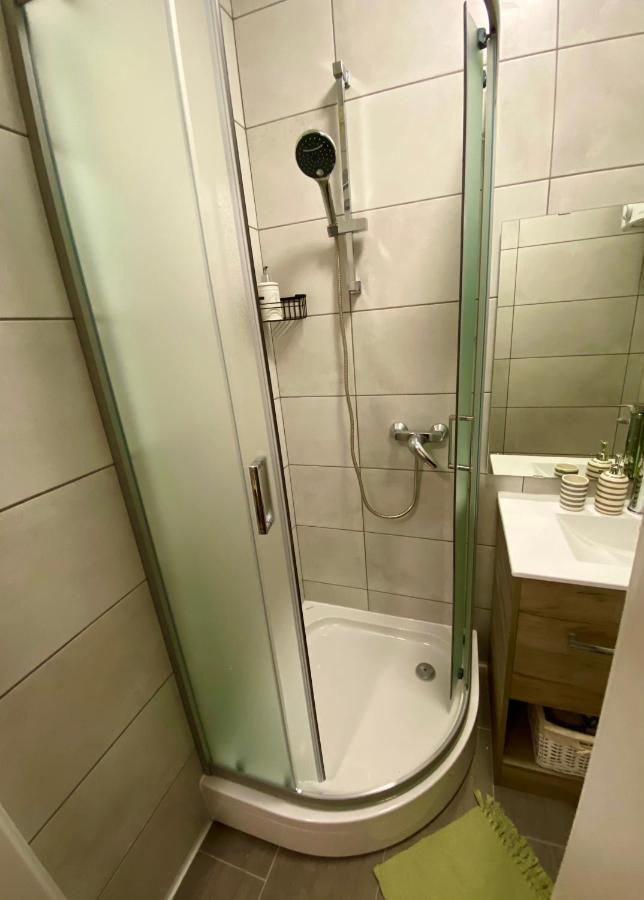 Studio Apartma Sara Apartment ไพราน ภายนอก รูปภาพ