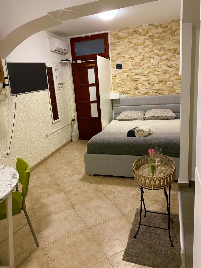 Studio Apartma Sara Apartment ไพราน ภายนอก รูปภาพ