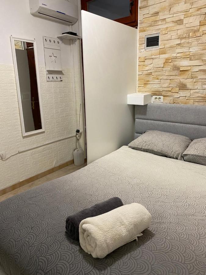 Studio Apartma Sara Apartment ไพราน ภายนอก รูปภาพ