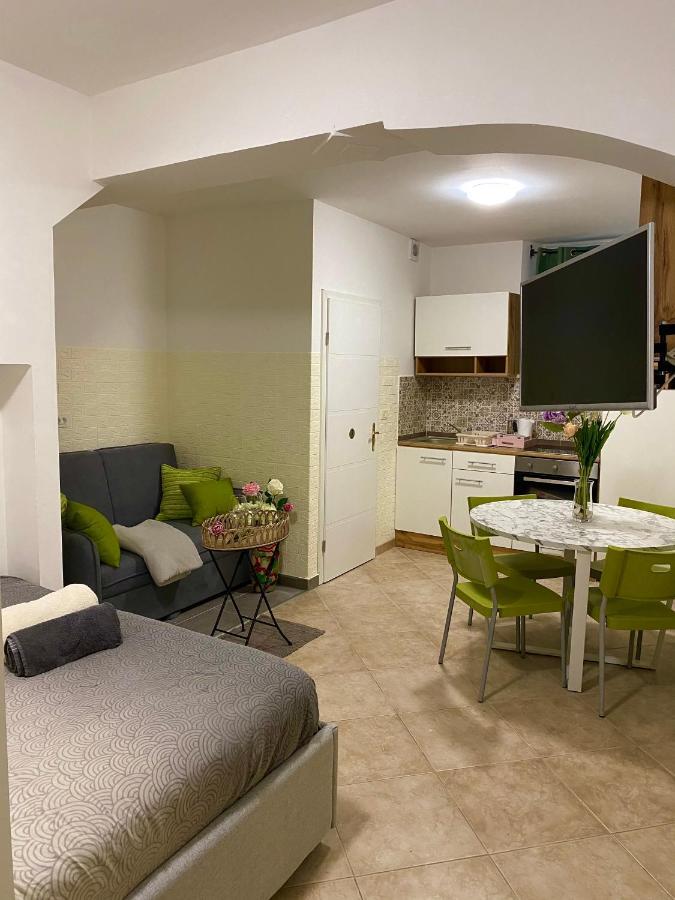 Studio Apartma Sara Apartment ไพราน ภายนอก รูปภาพ