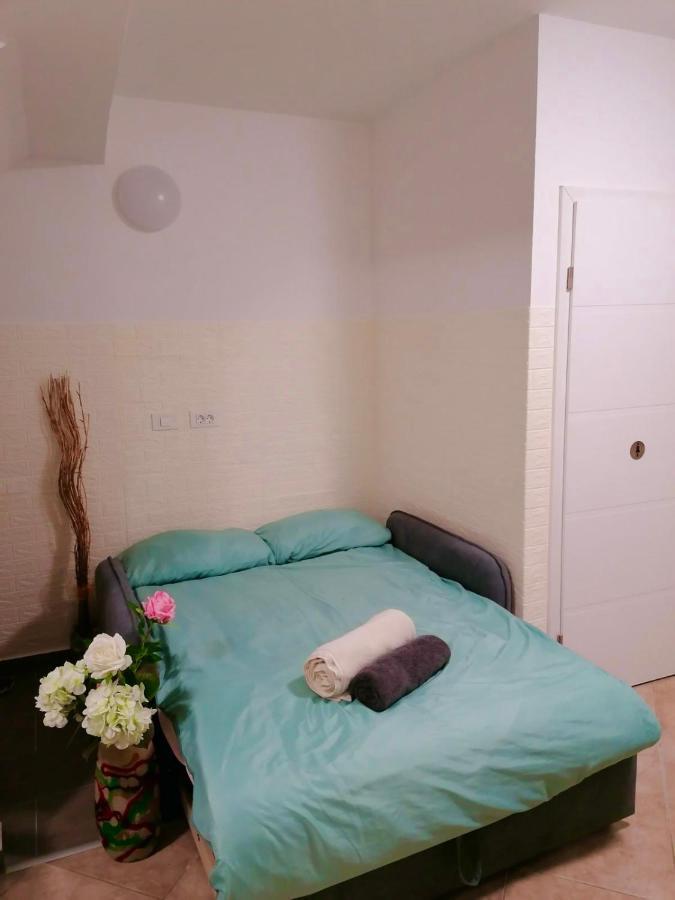 Studio Apartma Sara Apartment ไพราน ภายนอก รูปภาพ